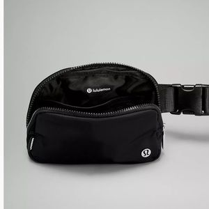 Lululemon Everywhere belt bag 1L